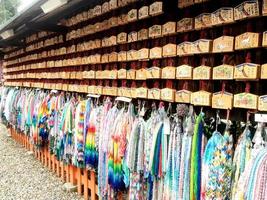 kioto, Japón - muchos de madera bendición placas a fushimi inari taisha templo en Kioto. foto