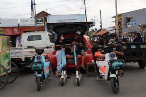 Tegal, December 2022. The atmosphere of the Tegal city square in the afternoon with many tourists visiting. photo