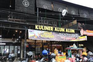 Tegal, December 2022. Photo of food and beverage vendors on the roadside selling in the Tegal town square