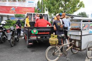 Tegal, December 2022. The atmosphere of the Tegal city square in the afternoon with many tourists visiting. photo