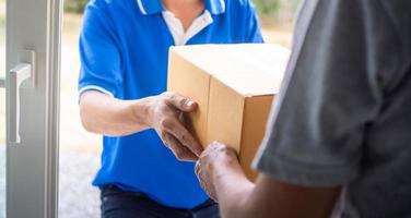 woman hand pick up the delivery box from deliveryman photo