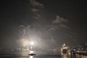 nuevo año fuegos artificiales en Estocolmo puerto Suecia foto