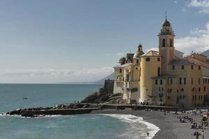 camogli, liguria, italia pintoresco pueblo de pescadores foto