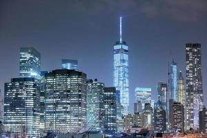 vista nocturna de manhattan desde brooklyn foto