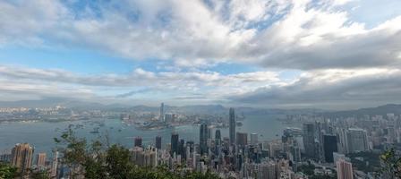 vista panorámica de la ciudad de hong kong desde la cima foto