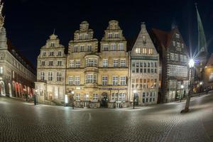 Bremen, Alemania - 4 de enero de 2015 - casco antiguo iluminado en Navidad foto