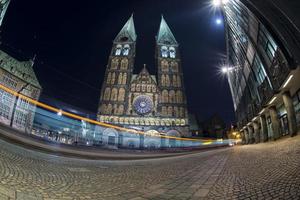 vista nocturna del casco antiguo de bremen foto