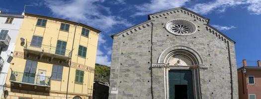 manarola cinque terre pintoresco pueblo antiguo Iglesia foto