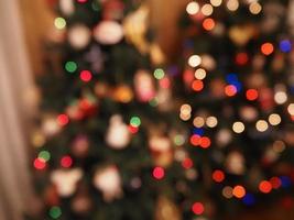 árbol de navidad luces desenfoque de fondo foto