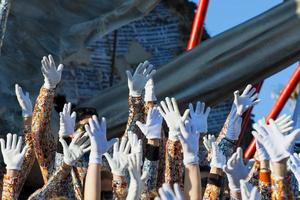 viareggio Italia carnaval espectáculo banda vagón manos foto