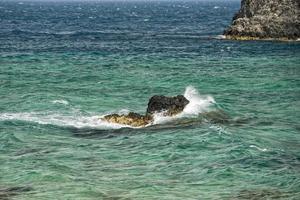 aci trezza sicilia cíclopes pilas rocas foto