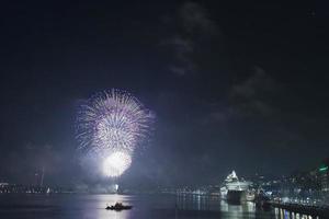 fuegos artificiales en el puerto de estocolmo suecia foto