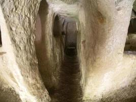 palazzolo acreide latomie canteras de piedra antiguas tumbas romanas foto