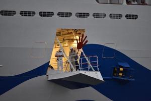 génova, italia - 27 de julio de 2017 - crucero msc meraviglia navegando desde el puerto foto