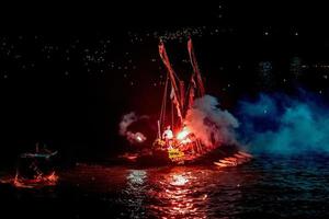 camogli, italia - 6 de agosto de 2017 - stella maris velas tradicionales en la celebración del mar foto