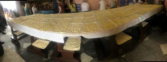 pieve ligure, italia - 25 de abril de 2018 - festival pansoti pasta rellena en forma de triángulo italiano foto