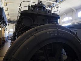 dentro de la antigua planta de energía eléctrica foto