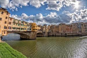 florencia ponte vecchio en un día soleado foto