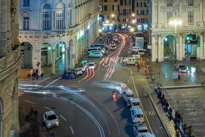 génova, italia - 19 de diciembre de 2015 - feliz año nuevo y feliz navidad fuegos artificiales foto