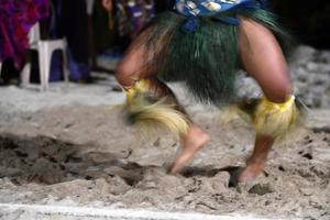 efecto de movimiento de bailarina polinesia hula foto