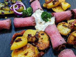 Roastbeef with fried potatoes an Remoulade sauce photo