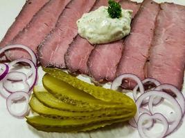 Roastbeef with fried potatoes an Remoulade sauce photo