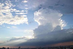 blanco gris nublado celestial azul cielo antecedentes Cloudscape foto