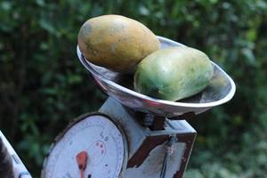 Papaya on the scale in the vegetable cart photo