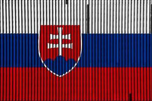 bandera de Eslovaquia en un texturizado antecedentes. concepto collage. foto