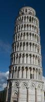 cúpula de pisa y torre inclinada vista detallada de primer plano foto