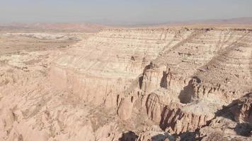 antenn se raviner i cappadocia landskap hög höjd över havet 4k dlog panorama video