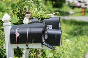 Casilla de correo en la carretera cerrar detalle foto