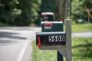 Casilla de correo en la carretera cerrar detalle foto