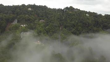 aereo Visualizza volare al di sopra di nube video