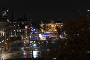 Amsterdam central estación a noche paisaje urbano foto