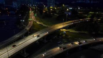 aéreo ver coche tráfico moverse a Penang puente intercambio video