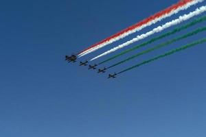 fresco tricolores Italia acrobático vuelo equipo italiano bandera rojo blanco y verde fumar foto