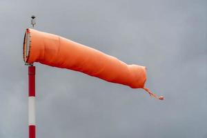 naranja calcetín viento indicador foto