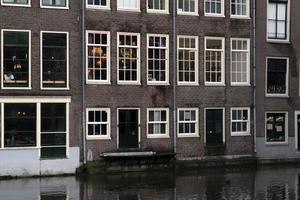 edificios del casco antiguo de amsterdam foto