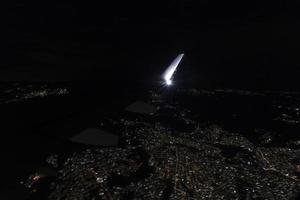 luces del aeropuerto durante el aterrizaje foto