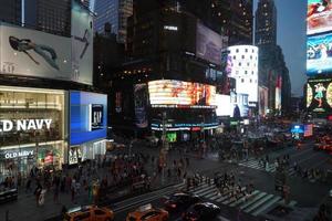 Nueva York, Estados Unidos - 25 de mayo de 2018 - Times Square lleno de gente foto