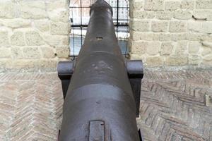 cañón dell'ovo del castillo de nápoles foto