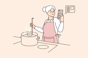 mayor mujer Cocinando sopa a cocina con en línea receta en Teléfono móvil. sonriente moderno antiguo abuela preparando comida utilizando libro de cocina o solicitud en móvil. vector ilustración.