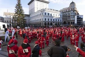 génova, italia - 22 de diciembre de 2019 - paseo tradicional de santa claus foto