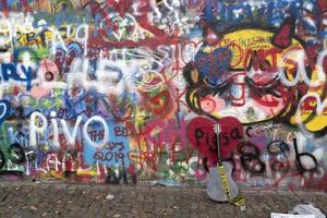 praga, julio 15 2019 - Beatles Juan Lennon pintada pared foto