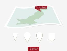 curvo papel mapa de Pakistán con capital islamabad en gris antecedentes. cuatro diferente mapa alfiler colocar. vector