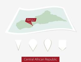 curvo papel mapa de central africano república con capital bangui en gris antecedentes. cuatro diferente mapa alfiler colocar. vector