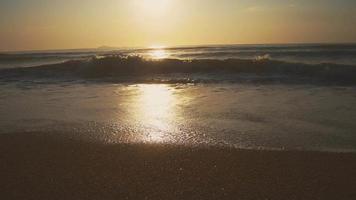 paysage plage à le coucher du soleil été Naturel beauté video