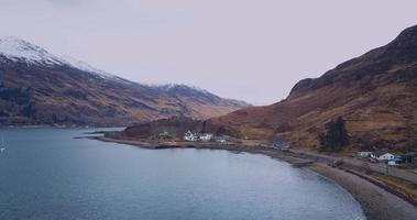 lago vista, escocés paisajes y un abandonado Embarcacion video