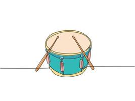 un dibujo de una sola línea de un pequeño tambor con baquetas. concepto de instrumentos musicales de percusión. Ilustración de vector gráfico de diseño de dibujo de línea continua dinámica